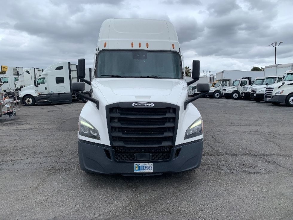Sleeper Tractor-Heavy Duty Tractors-Freightliner-2022-T12664ST-Torrance-CA-518,285\n\t\tmiles-$ 70,500 - Image 2