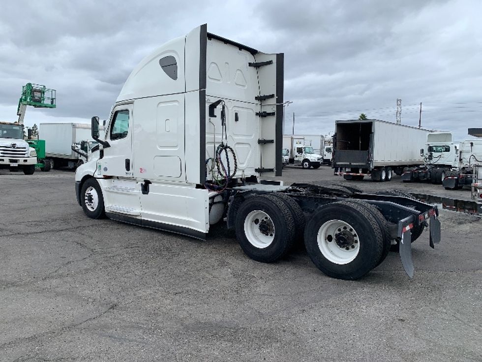 Sleeper Tractor-Heavy Duty Tractors-Freightliner-2022-T12664ST-Torrance-CA-518,285\n\t\tmiles-$ 70,500 - Image 5