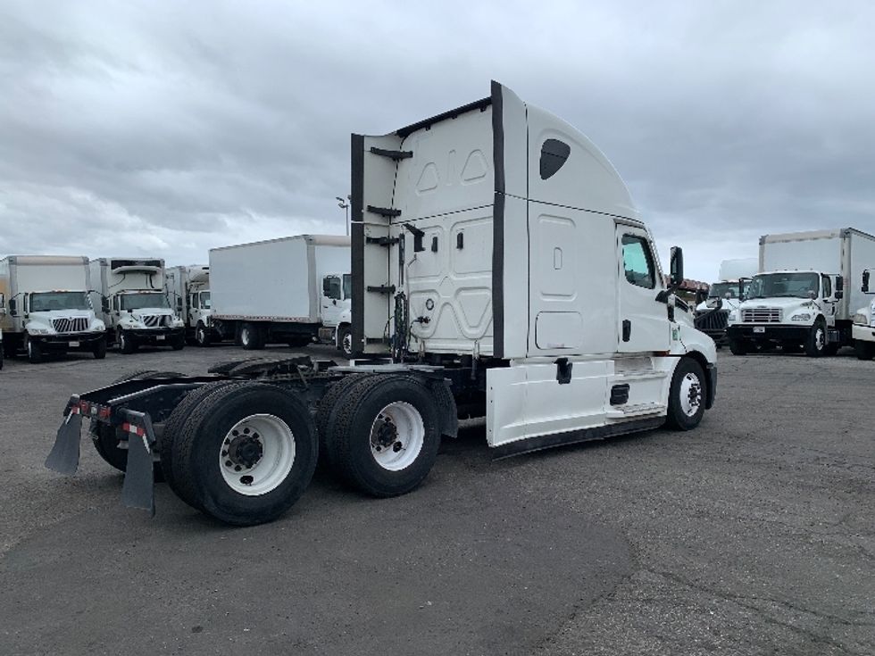 Sleeper Tractor-Heavy Duty Tractors-Freightliner-2022-T12664ST-Torrance-CA-518,285\n\t\tmiles-$ 70,500 - Image 7