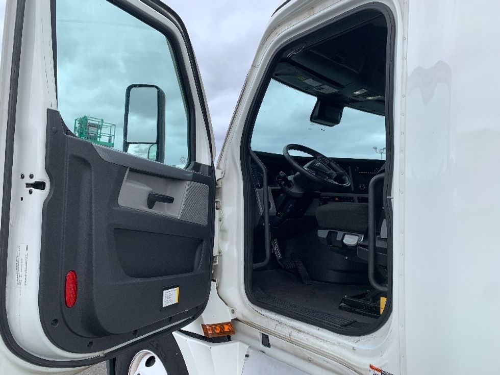 Sleeper Tractor-Heavy Duty Tractors-Freightliner-2022-T12664ST-Torrance-CA-518,285\n\t\tmiles-$ 70,500 - Image 9