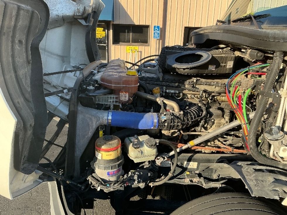 Sleeper Tractor-Heavy Duty Tractors-Freightliner-2022-T12664ST-Torrance-CA-520,313\n\t\tmiles-$ 73,500 - Image 21