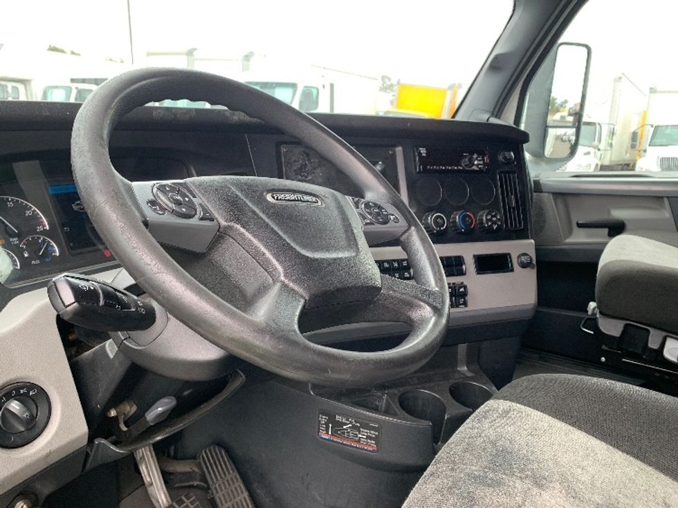 Sleeper Tractor-Heavy Duty Tractors-Freightliner-2022-T12664ST-Torrance-CA-526,404\n\t\tmiles-$ 66,750 - Image 10