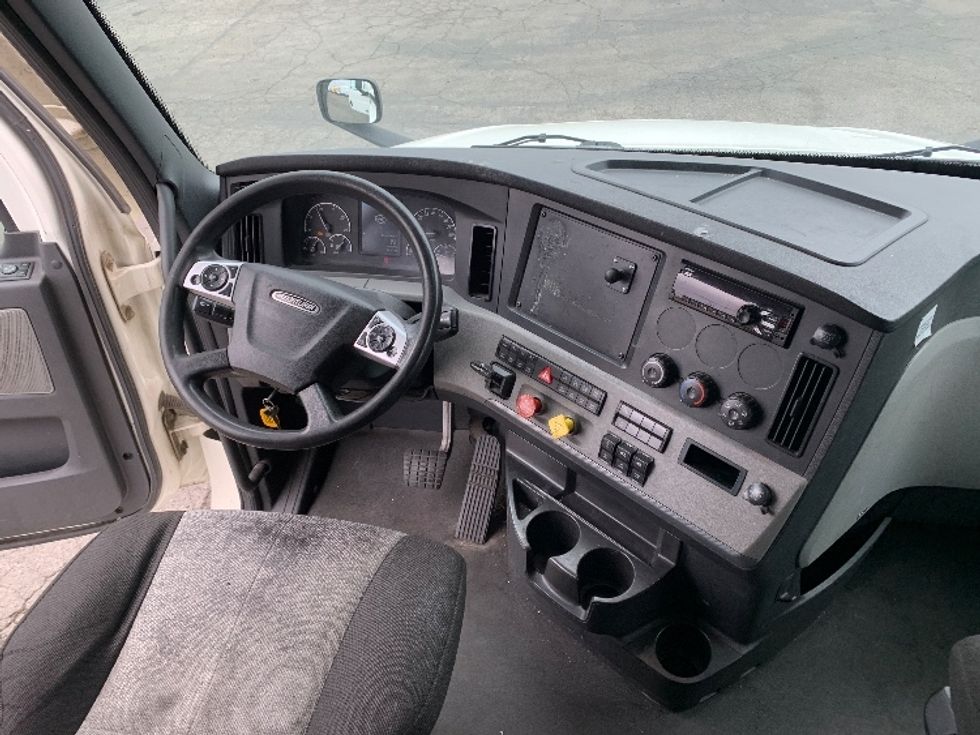 Sleeper Tractor-Heavy Duty Tractors-Freightliner-2022-T12664ST-Torrance-CA-526,404\n\t\tmiles-$ 66,750 - Image 12