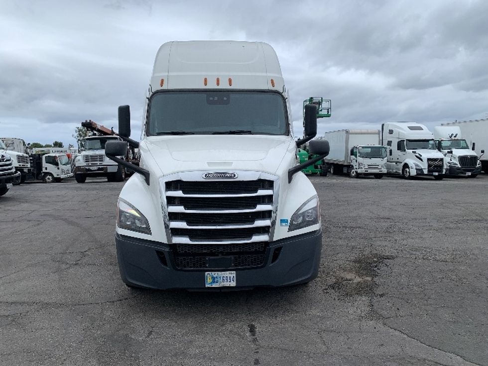 Sleeper Tractor-Heavy Duty Tractors-Freightliner-2022-T12664ST-Torrance-CA-526,404\n\t\tmiles-$ 66,750 - Image 2