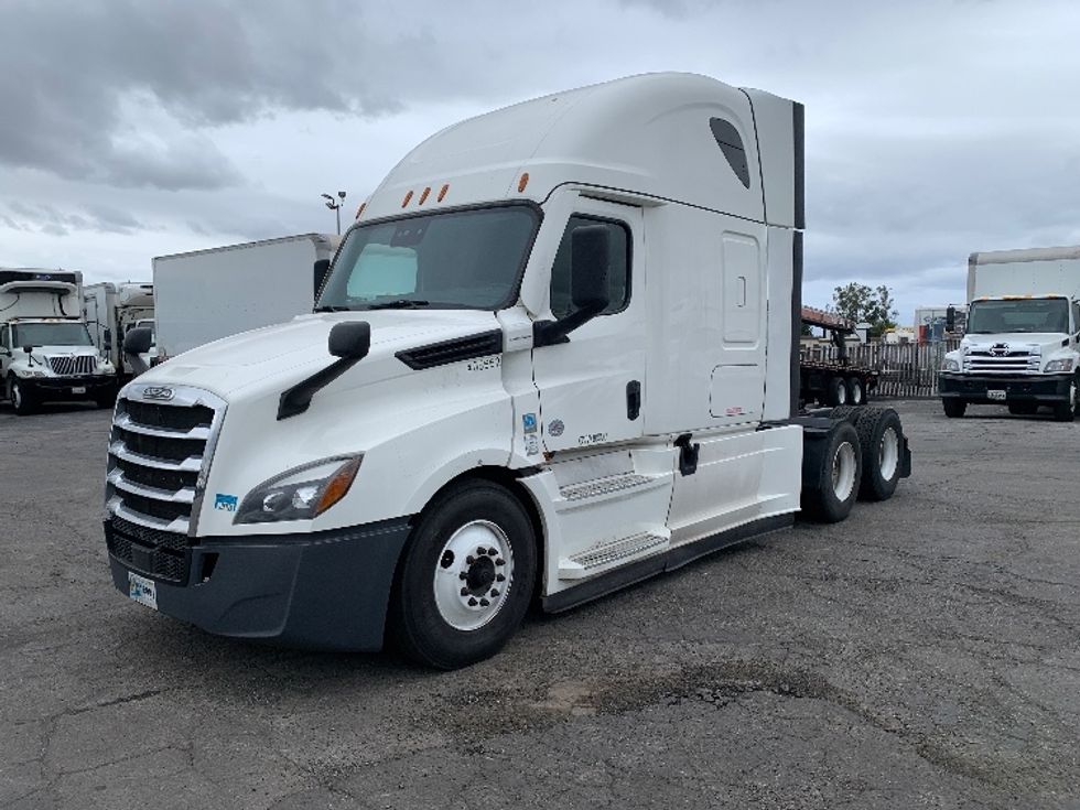 Sleeper Tractor-Heavy Duty Tractors-Freightliner-2022-T12664ST-Torrance-CA-526,404\n\t\tmiles-$ 66,750 - Image 3