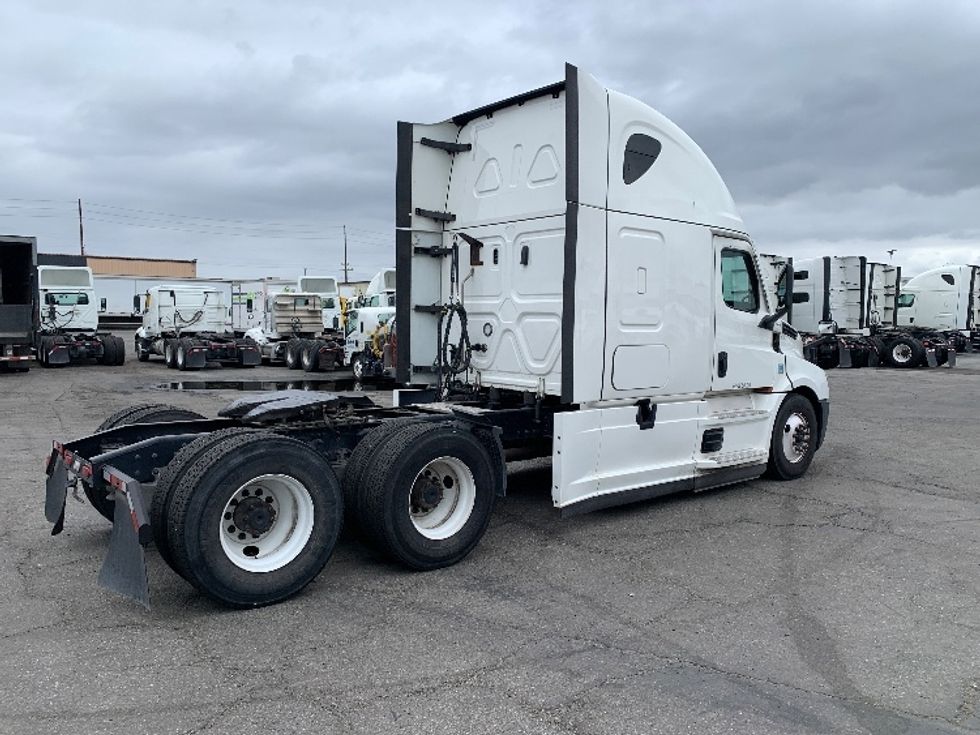 Sleeper Tractor-Heavy Duty Tractors-Freightliner-2022-T12664ST-Torrance-CA-526,404\n\t\tmiles-$ 66,750 - Image 7