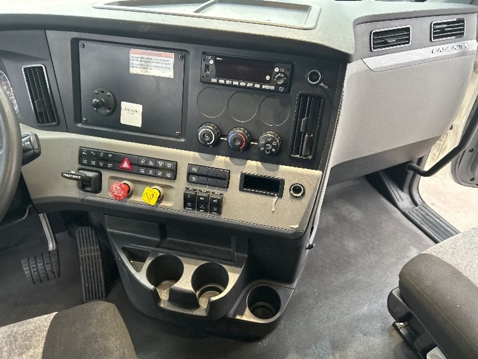 Sleeper Tractor-Heavy Duty Tractors-Freightliner-2022-T12664ST-Torrance-CA-543,523\n\t\tmiles-$ 82,250 - Image 12