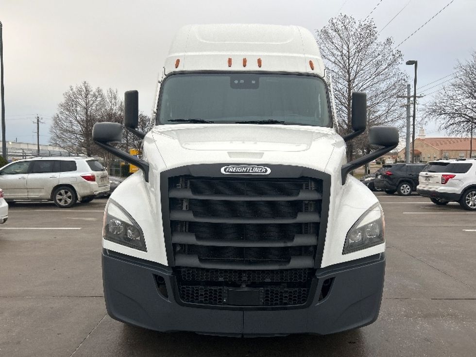 Sleeper Tractor-Heavy Duty Tractors-Freightliner-2022-T12664ST-Torrance-CA-543,523\n\t\tmiles-$ 82,250 - Image 2