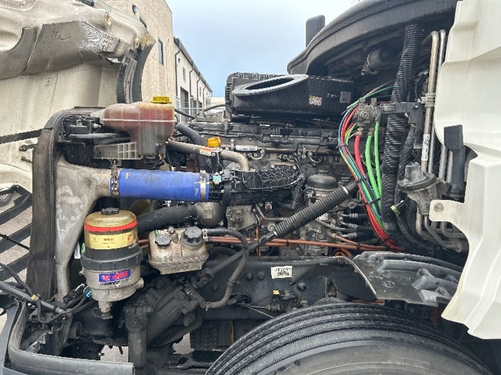 Sleeper Tractor-Heavy Duty Tractors-Freightliner-2022-T12664ST-Torrance-CA-543,523\n\t\tmiles-$ 82,250 - Image 21