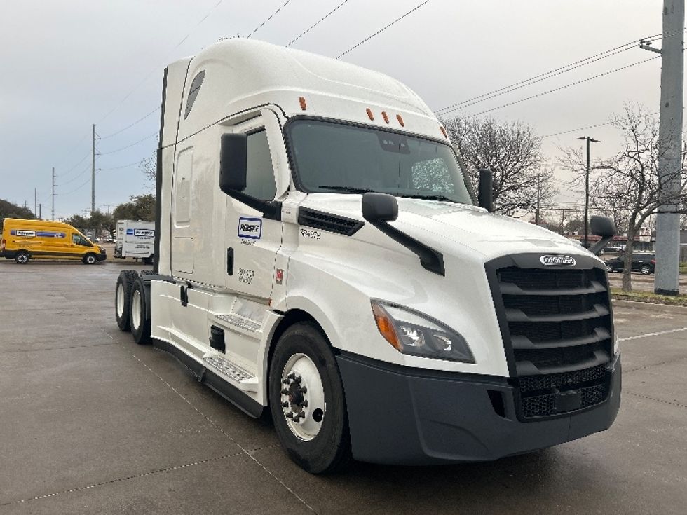 Sleeper Tractor-Heavy Duty Tractors-Freightliner-2022-T12664ST-Torrance-CA-543,523\n\t\tmiles-$ 82,250 - Image 3