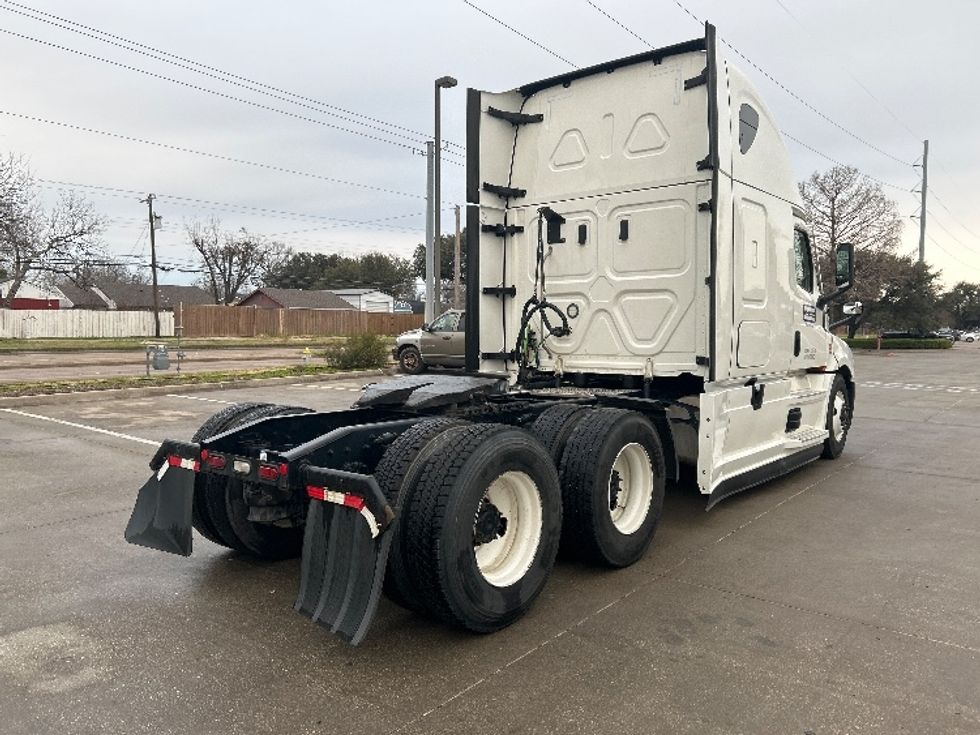 Sleeper Tractor-Heavy Duty Tractors-Freightliner-2022-T12664ST-Torrance-CA-543,523\n\t\tmiles-$ 82,250 - Image 7