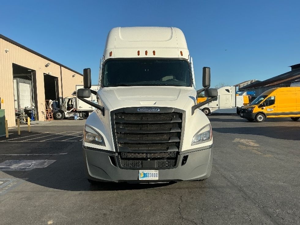 Sleeper Tractor-Heavy Duty Tractors-Freightliner-2022-T12664ST-Torrance-CA-548,471\n\t\tmiles-$ 68,750 - Image 2