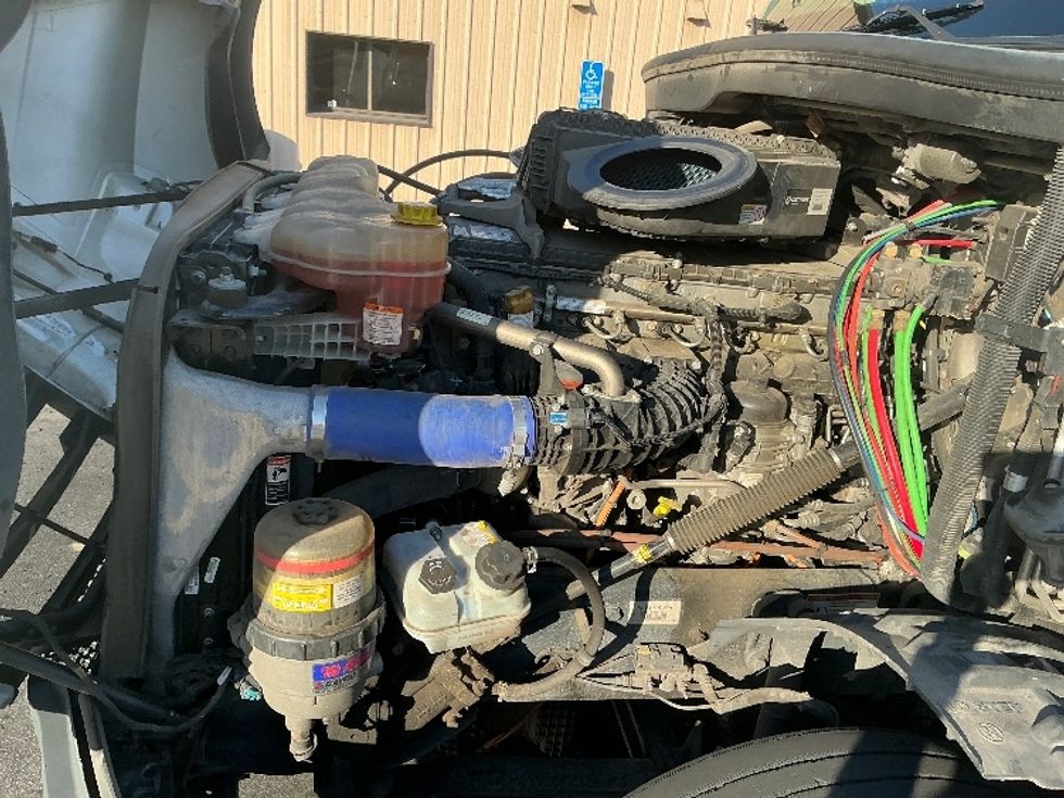 Sleeper Tractor-Heavy Duty Tractors-Freightliner-2022-T12664ST-Torrance-CA-548,471\n\t\tmiles-$ 68,750 - Image 21