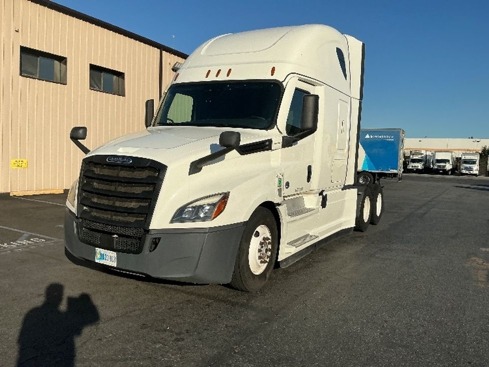 Sleeper Tractor-Heavy Duty Tractors-Freightliner-2022-T12664ST-Torrance-CA-548,471\n\t\tmiles-$ 68,750 - Image 3