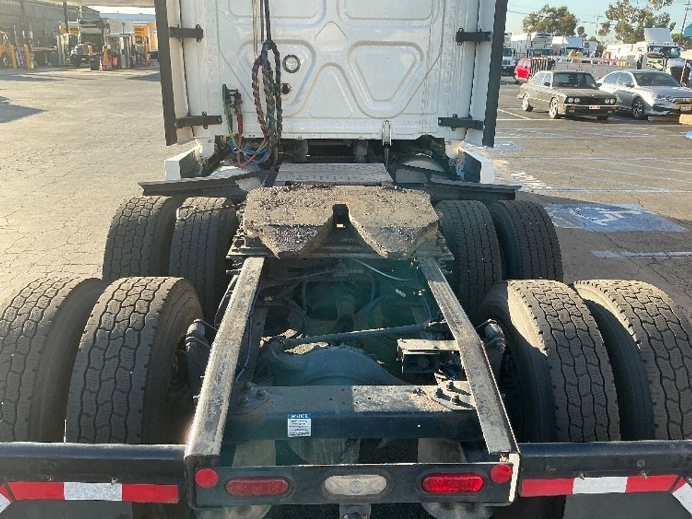 Sleeper Tractor-Heavy Duty Tractors-Freightliner-2022-T12664ST-Torrance-CA-548,471\n\t\tmiles-$ 68,750 - Image 6