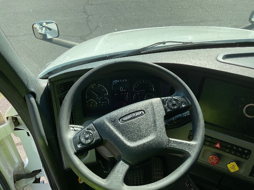 Sleeper Tractor-Heavy Duty Tractors-Freightliner-2022-T12664ST-Torrance-CA-567,571\n\t\tmiles-$ 72,750 - Image 11
