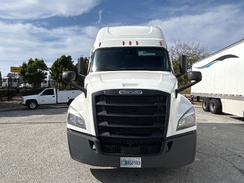 Sleeper Tractor-Heavy Duty Tractors-Freightliner-2022-T12664ST-Torrance-CA-569,447\n\t\tmiles-$ 66,500 - Image 2