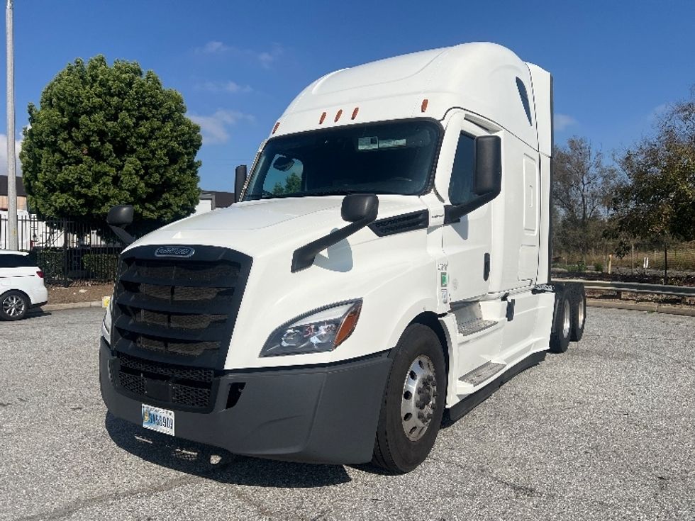 Sleeper Tractor-Heavy Duty Tractors-Freightliner-2022-T12664ST-Torrance-CA-569,447\n\t\tmiles-$ 66,500 - Image 3