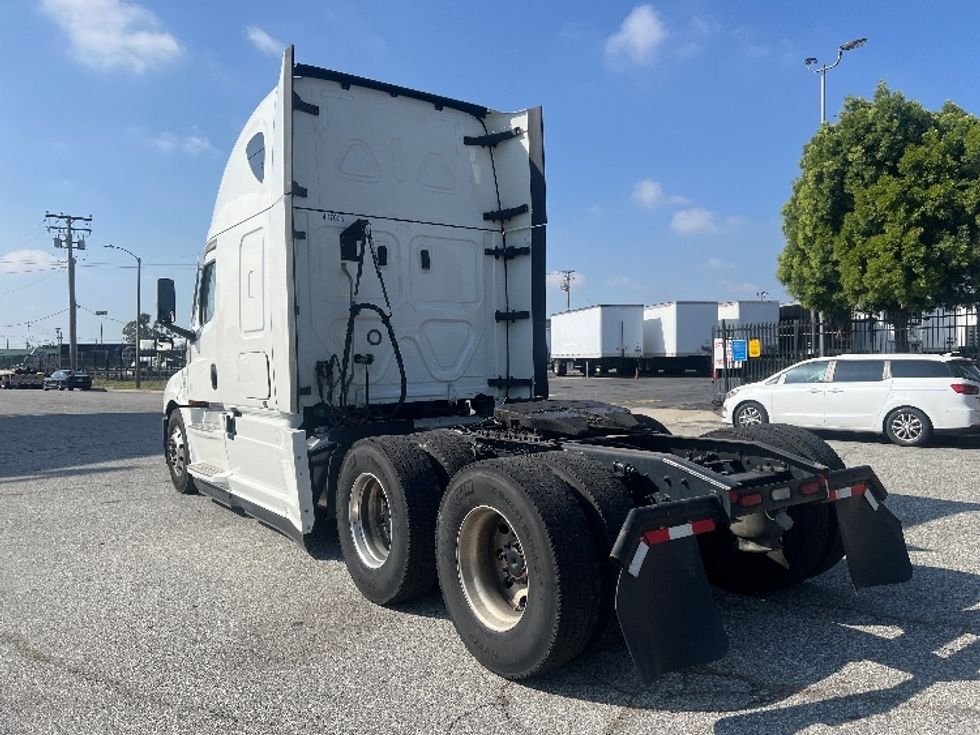 Sleeper Tractor-Heavy Duty Tractors-Freightliner-2022-T12664ST-Torrance-CA-569,447\n\t\tmiles-$ 66,500 - Image 5