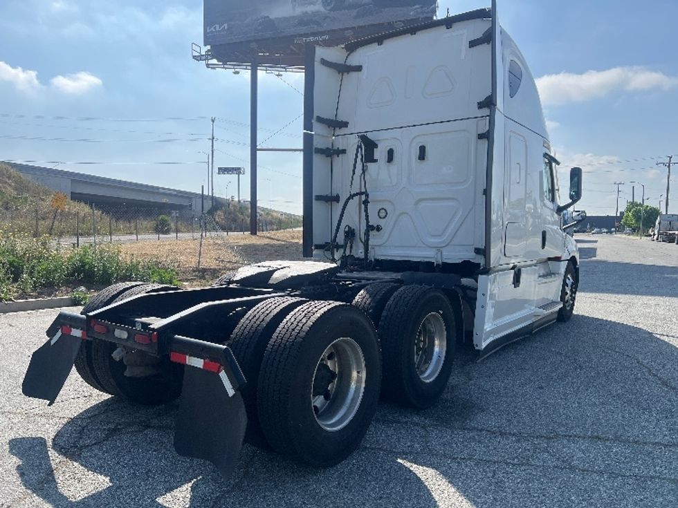 Sleeper Tractor-Heavy Duty Tractors-Freightliner-2022-T12664ST-Torrance-CA-569,447\n\t\tmiles-$ 66,500 - Image 7