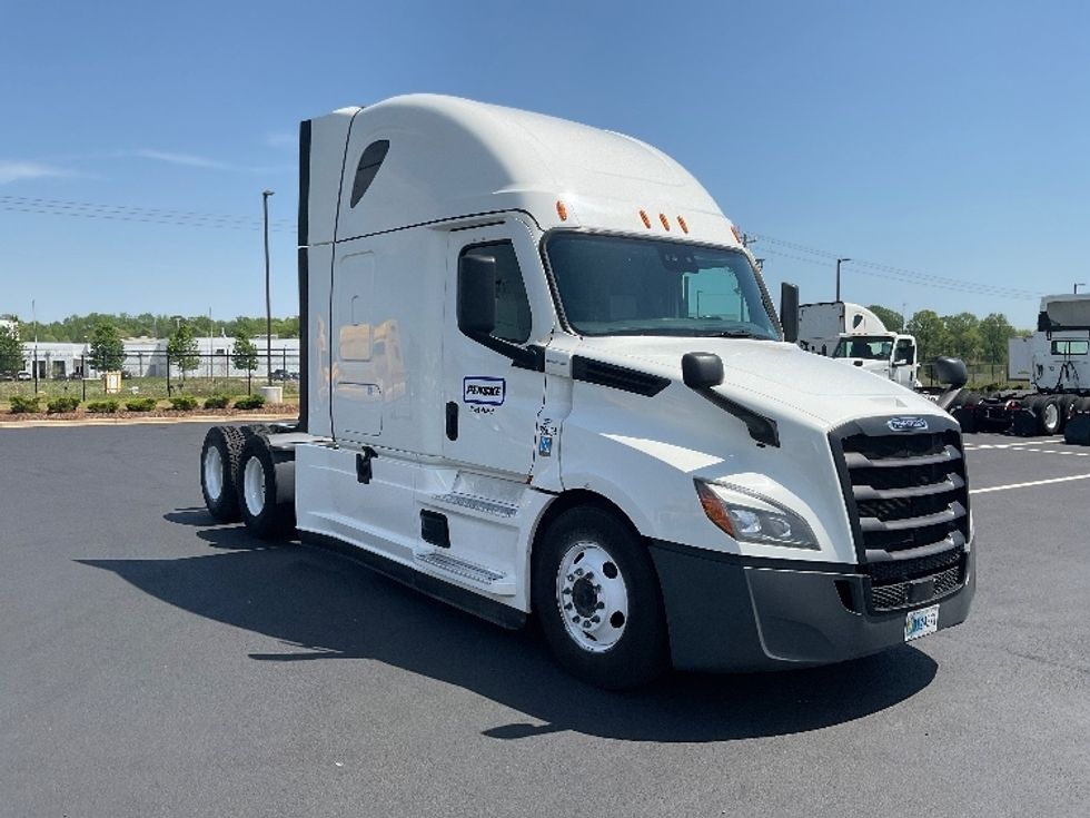 Sleeper Tractor-Heavy Duty Tractors-Freightliner-2022-T12664ST-Torrance-CA-570,248\n\t\tmiles-$ 75,750 - Image 1