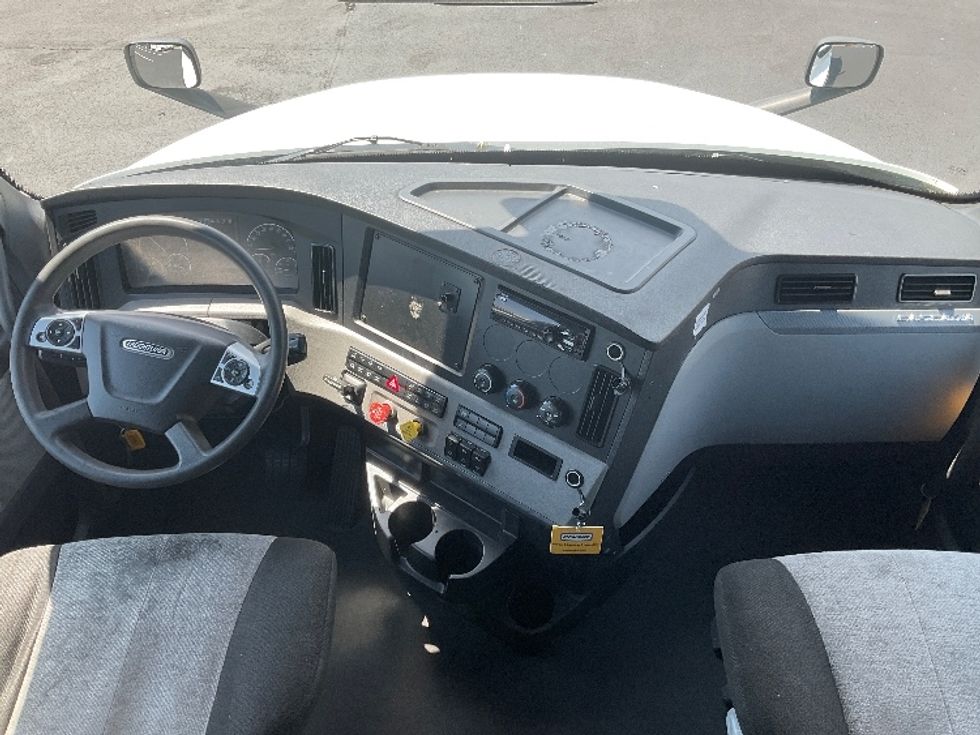 Sleeper Tractor-Heavy Duty Tractors-Freightliner-2022-T12664ST-Torrance-CA-570,248\n\t\tmiles-$ 75,750 - Image 12