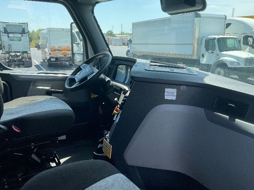 Sleeper Tractor-Heavy Duty Tractors-Freightliner-2022-T12664ST-Torrance-CA-570,248\n\t\tmiles-$ 75,750 - Image 15