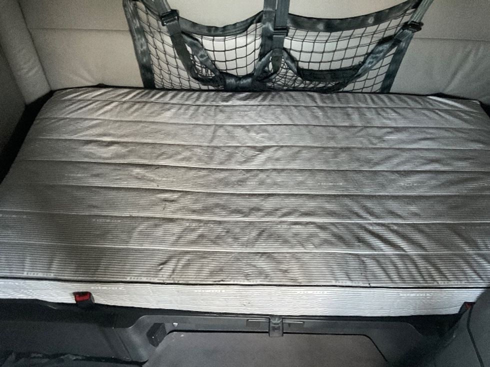 Sleeper Tractor-Heavy Duty Tractors-Freightliner-2022-T12664ST-Torrance-CA-570,248\n\t\tmiles-$ 75,750 - Image 17