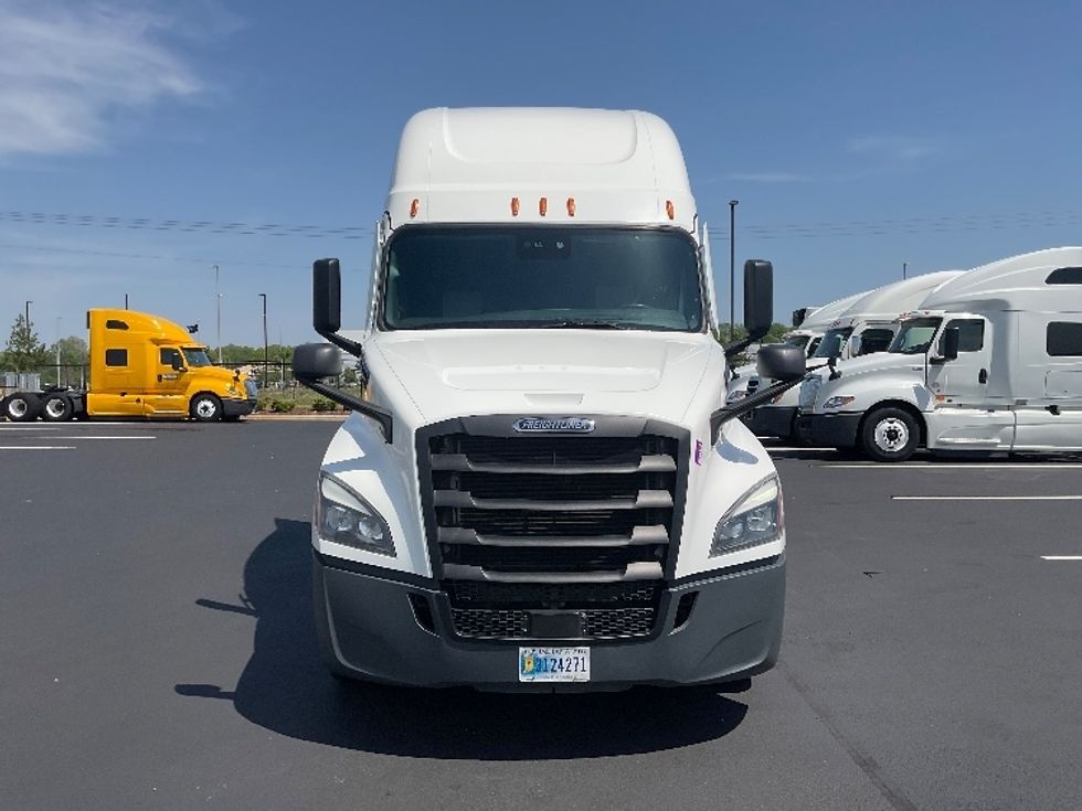 Sleeper Tractor-Heavy Duty Tractors-Freightliner-2022-T12664ST-Torrance-CA-570,248\n\t\tmiles-$ 75,750 - Image 2