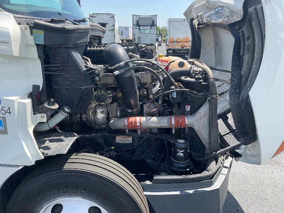 Sleeper Tractor-Heavy Duty Tractors-Freightliner-2022-T12664ST-Torrance-CA-570,248\n\t\tmiles-$ 75,750 - Image 20