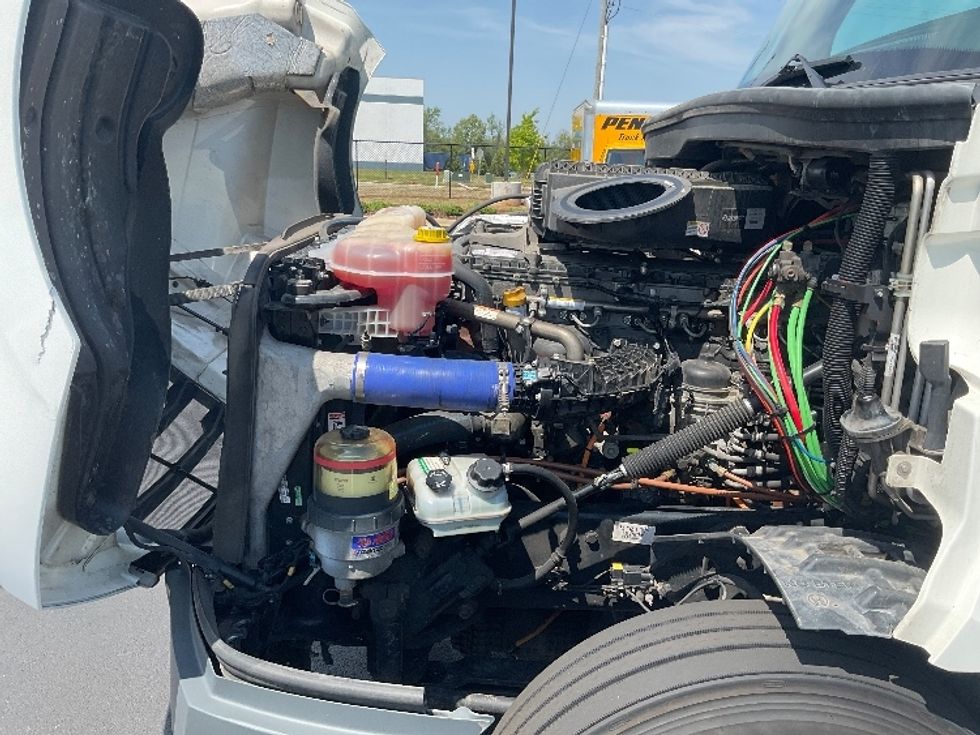 Sleeper Tractor-Heavy Duty Tractors-Freightliner-2022-T12664ST-Torrance-CA-570,248\n\t\tmiles-$ 75,750 - Image 21