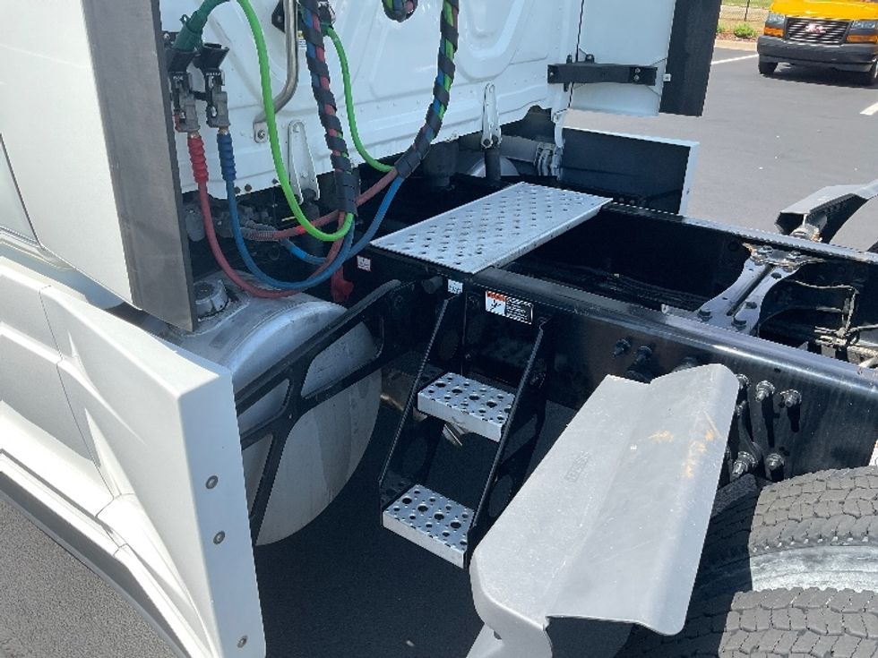 Sleeper Tractor-Heavy Duty Tractors-Freightliner-2022-T12664ST-Torrance-CA-570,248\n\t\tmiles-$ 75,750 - Image 22