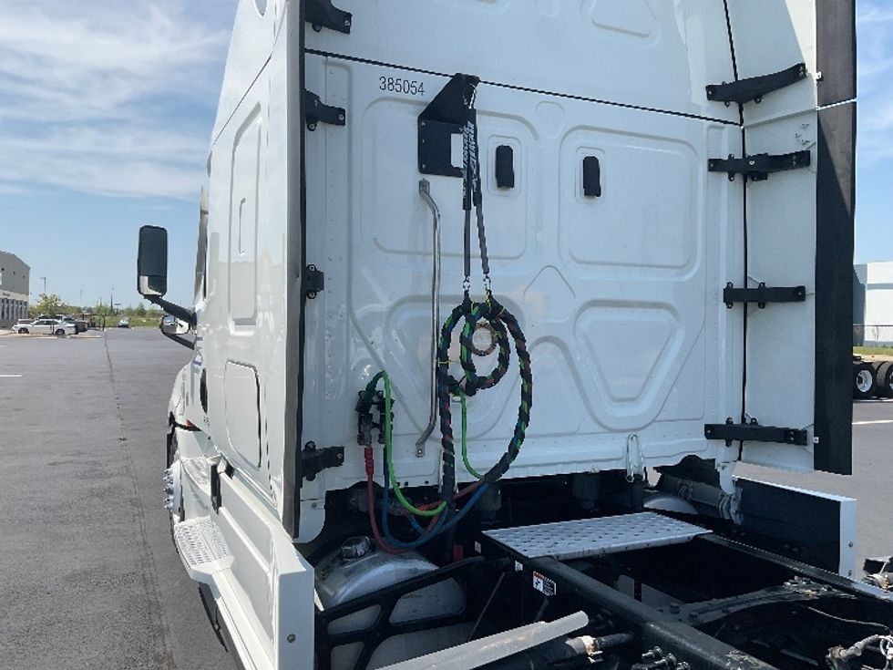 Sleeper Tractor-Heavy Duty Tractors-Freightliner-2022-T12664ST-Torrance-CA-570,248\n\t\tmiles-$ 75,750 - Image 23