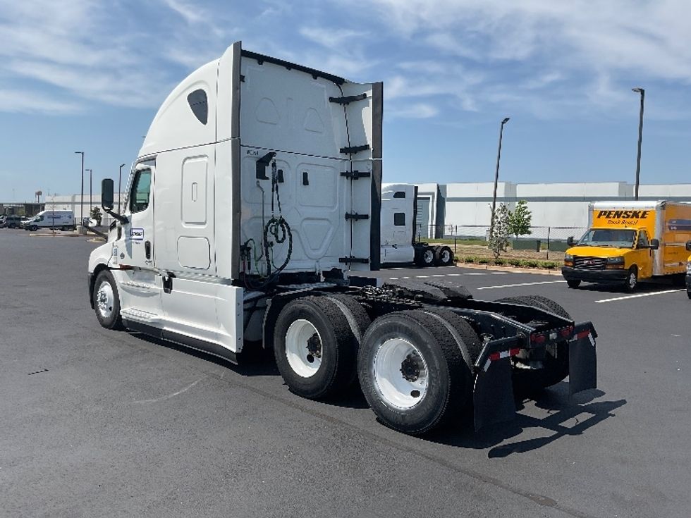 Sleeper Tractor-Heavy Duty Tractors-Freightliner-2022-T12664ST-Torrance-CA-570,248\n\t\tmiles-$ 75,750 - Image 5
