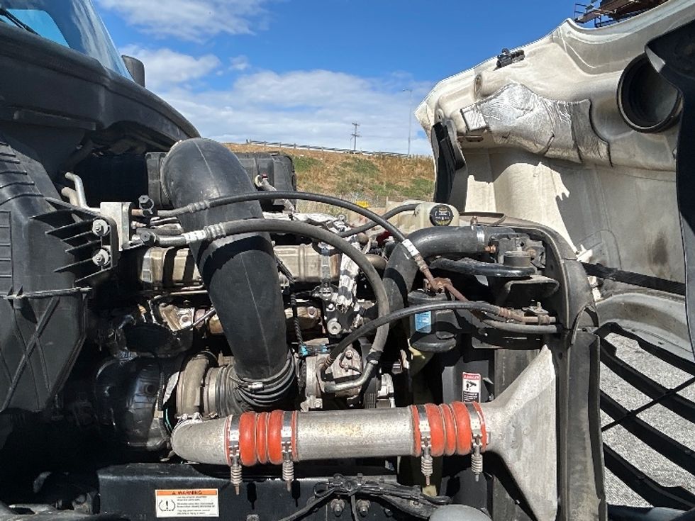 Sleeper Tractor-Heavy Duty Tractors-Freightliner-2022-T12664ST-Torrance-CA-626,227\n\t\tmiles-$ 53,250 - Image 20