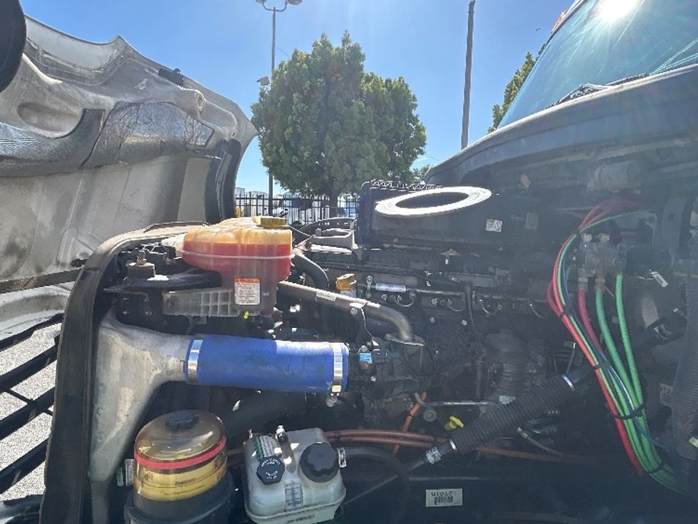 Sleeper Tractor-Heavy Duty Tractors-Freightliner-2022-T12664ST-Torrance-CA-626,227\n\t\tmiles-$ 53,250 - Image 21
