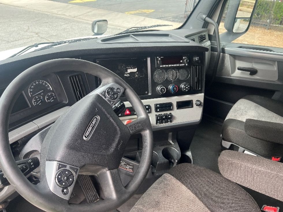 Sleeper Tractor-Heavy Duty Tractors-Freightliner-2022-T12664ST-Torrance-CA-631,481\n\t\tmiles-$ 61,000 - Image 10