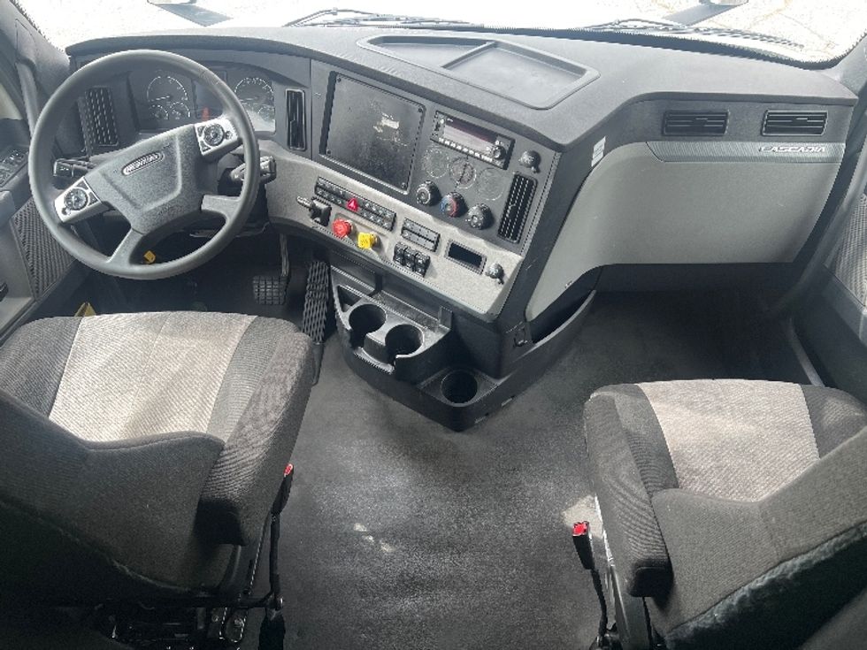 Sleeper Tractor-Heavy Duty Tractors-Freightliner-2022-T12664ST-Torrance-CA-631,481\n\t\tmiles-$ 61,000 - Image 12