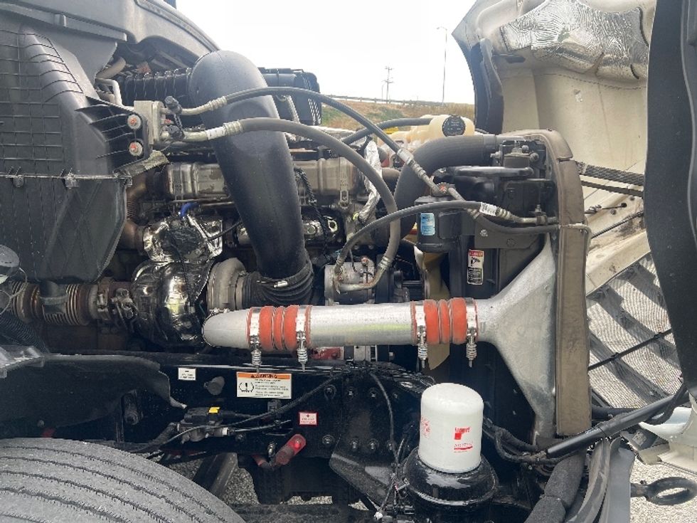 Sleeper Tractor-Heavy Duty Tractors-Freightliner-2022-T12664ST-Torrance-CA-631,481\n\t\tmiles-$ 61,000 - Image 20