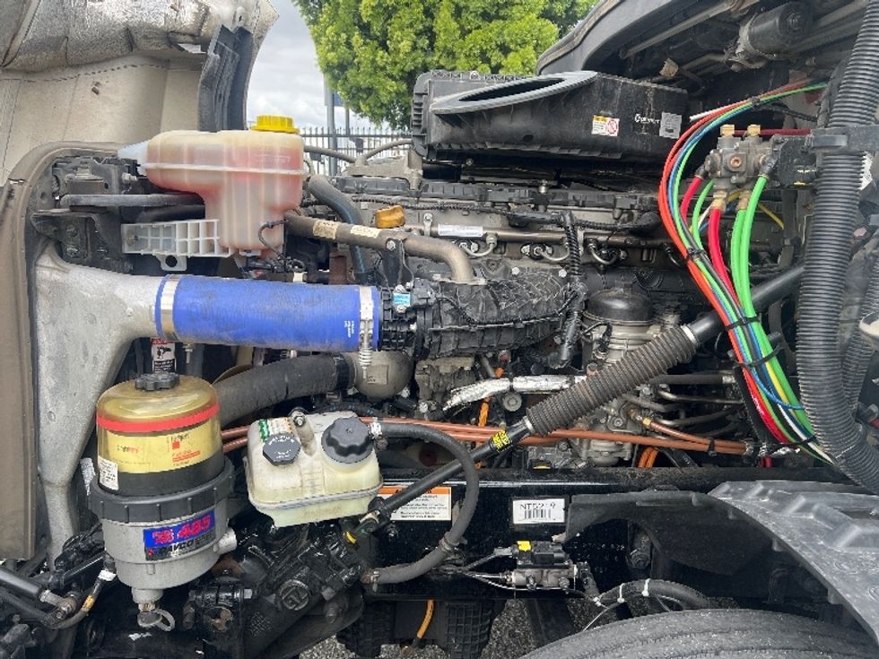 Sleeper Tractor-Heavy Duty Tractors-Freightliner-2022-T12664ST-Torrance-CA-631,481\n\t\tmiles-$ 61,000 - Image 21