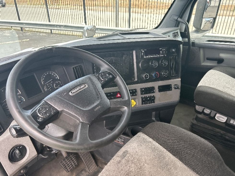 Sleeper Tractor-Heavy Duty Tractors-Freightliner-2022-T12664ST-Torrance-CA-688,647\n\t\tmiles-$ 47,000 - Image 10