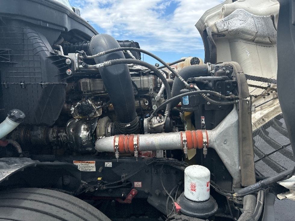 Sleeper Tractor-Heavy Duty Tractors-Freightliner-2022-T12664ST-Torrance-CA-688,647\n\t\tmiles-$ 47,000 - Image 17