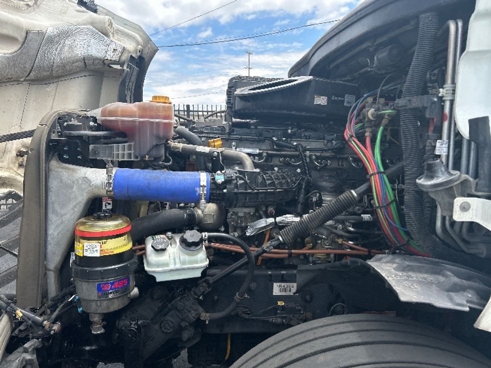 Sleeper Tractor-Heavy Duty Tractors-Freightliner-2022-T12664ST-Torrance-CA-688,647\n\t\tmiles-$ 47,000 - Image 21
