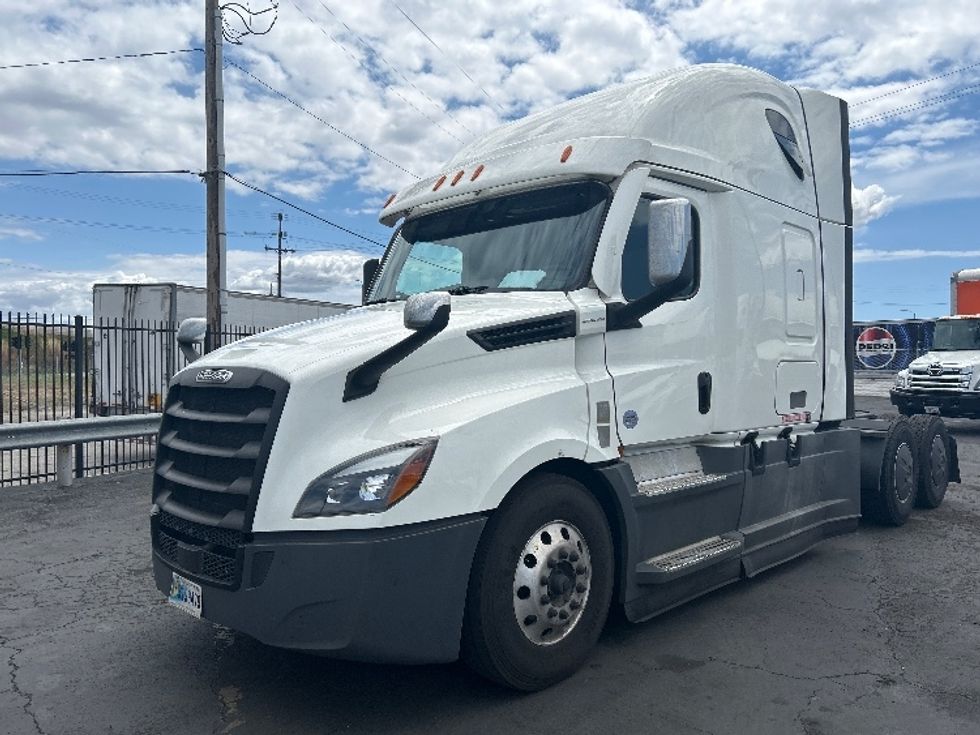 Sleeper Tractor-Heavy Duty Tractors-Freightliner-2022-T12664ST-Torrance-CA-688,647\n\t\tmiles-$ 47,000 - Image 3