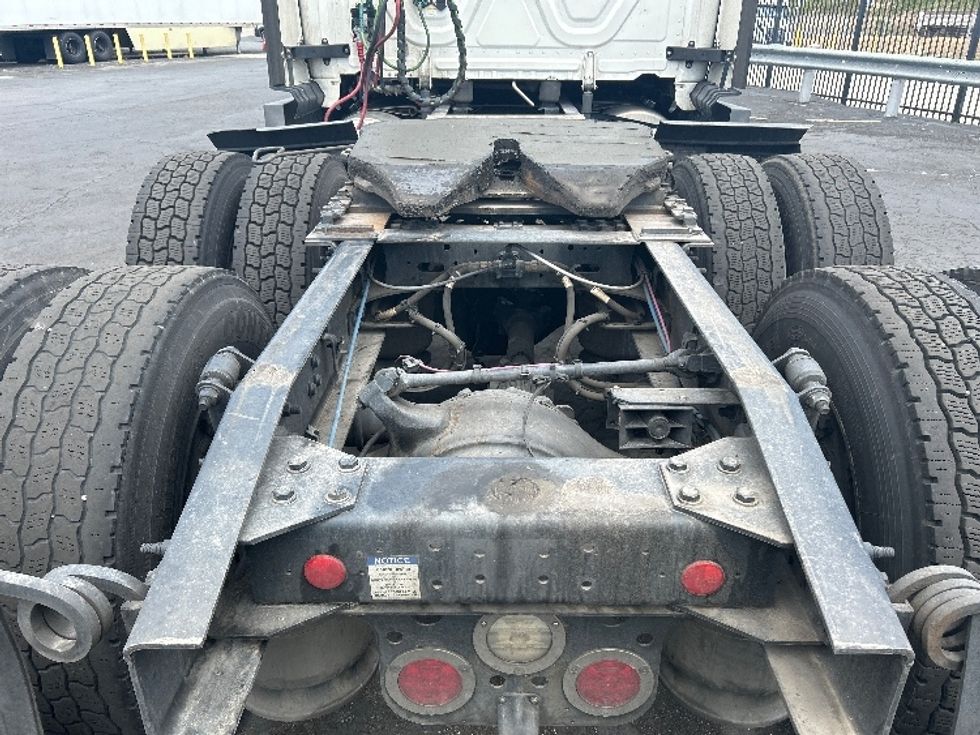 Sleeper Tractor-Heavy Duty Tractors-Freightliner-2022-T12664ST-Torrance-CA-688,647\n\t\tmiles-$ 47,000 - Image 6