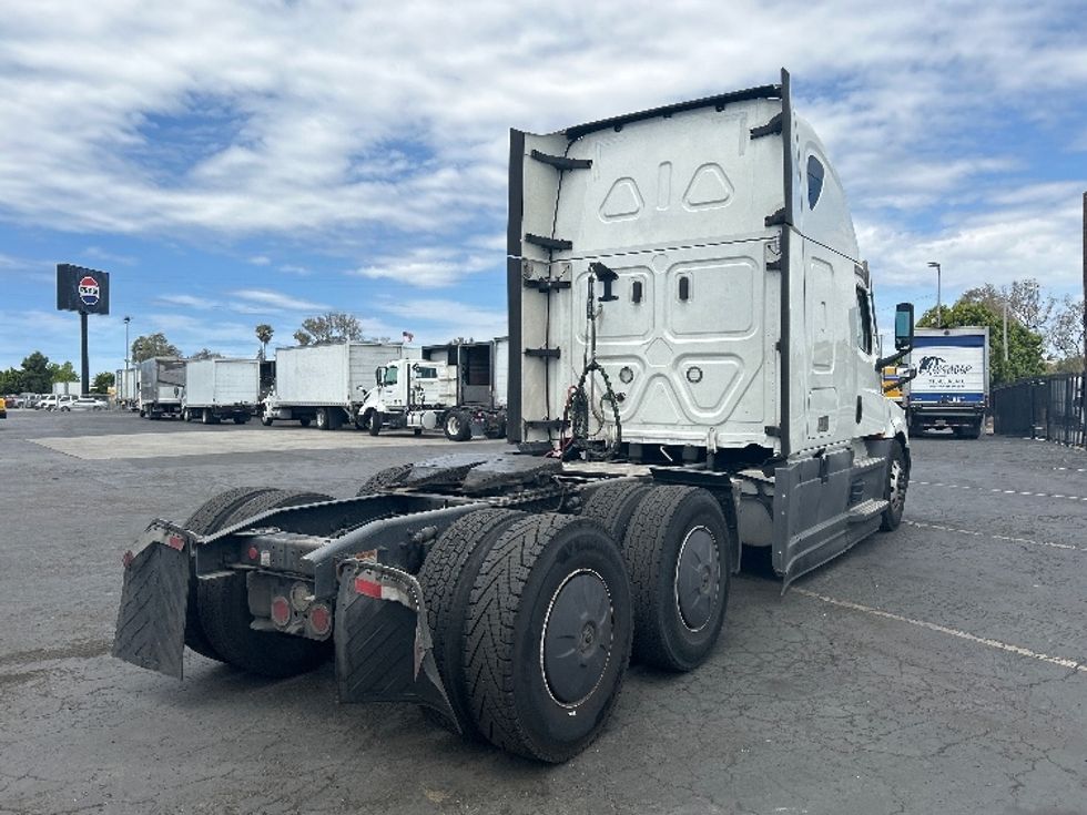 Sleeper Tractor-Heavy Duty Tractors-Freightliner-2022-T12664ST-Torrance-CA-688,647\n\t\tmiles-$ 47,000 - Image 7