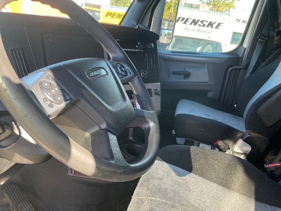 Sleeper Tractor-Heavy Duty Tractors-Freightliner-2022-T12664ST-Torrance-CA-721,747\n\t\tmiles-$ 51,750 - Image 10