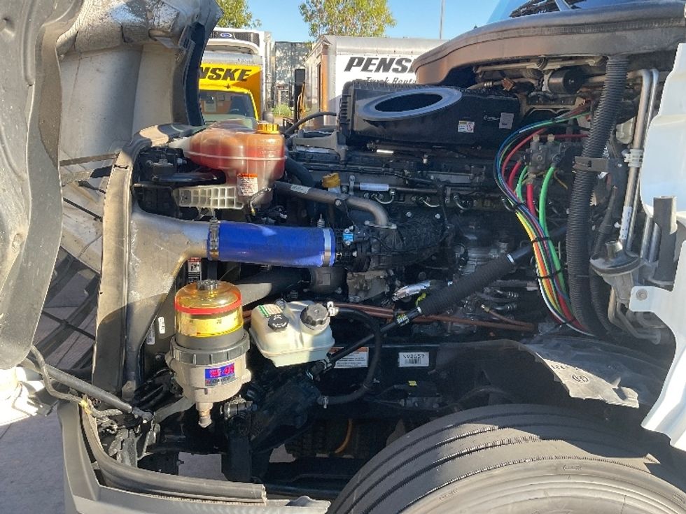 Sleeper Tractor-Heavy Duty Tractors-Freightliner-2022-T12664ST-Torrance-CA-721,747\n\t\tmiles-$ 51,750 - Image 21