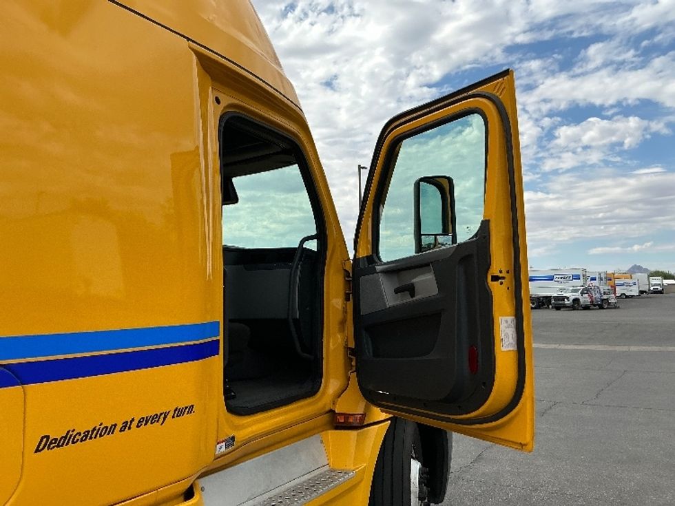 Sleeper Tractor-Heavy Duty Tractors-Freightliner-2022-T12664ST-Tucson-AZ-560,142\n\t\tmiles-$ 65,000 - Image 12