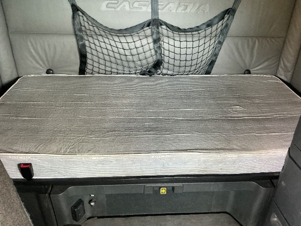 Sleeper Tractor-Heavy Duty Tractors-Freightliner-2022-T12664ST-Tucson-AZ-560,142\n\t\tmiles-$ 65,000 - Image 15